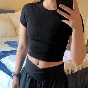 black ribbed stretchy baby tee